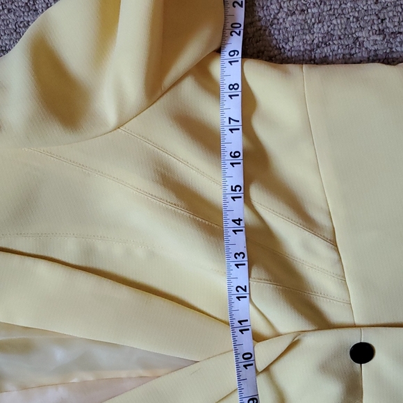 Calvin Klein Pale Yellow Peplum Hem 3 Button Blazer Size 10 - Picture 10 of 13